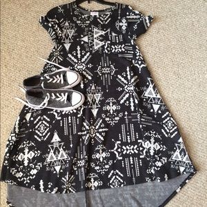 XS Aztec print Lularoe Carly